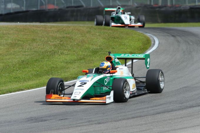 Vierde zege op rij brengt Rinus van Kalmthout aan de leiding in Pro Mazda