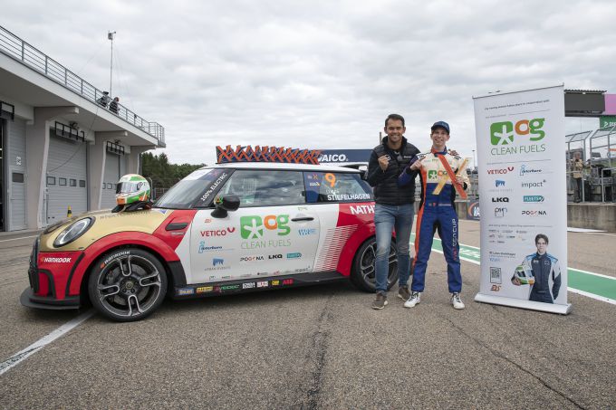 Autocoureur Lukas Stiefelhagen kampioen in NXT Gen Cup