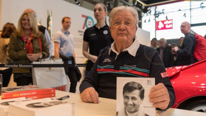 Porsche rouwt om zijn overleden legende Hans Herrmann