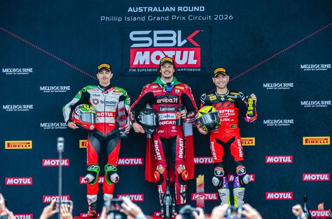 WorldSBK: Nicolò Bulega en Ducati oppermachtig op Phillip Island
